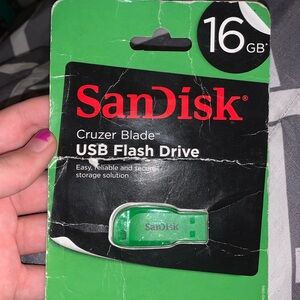 USB FLASH DRIVE 16GB